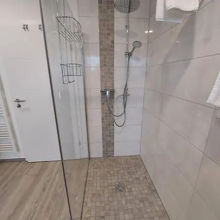 Helenenquelle 公寓 *